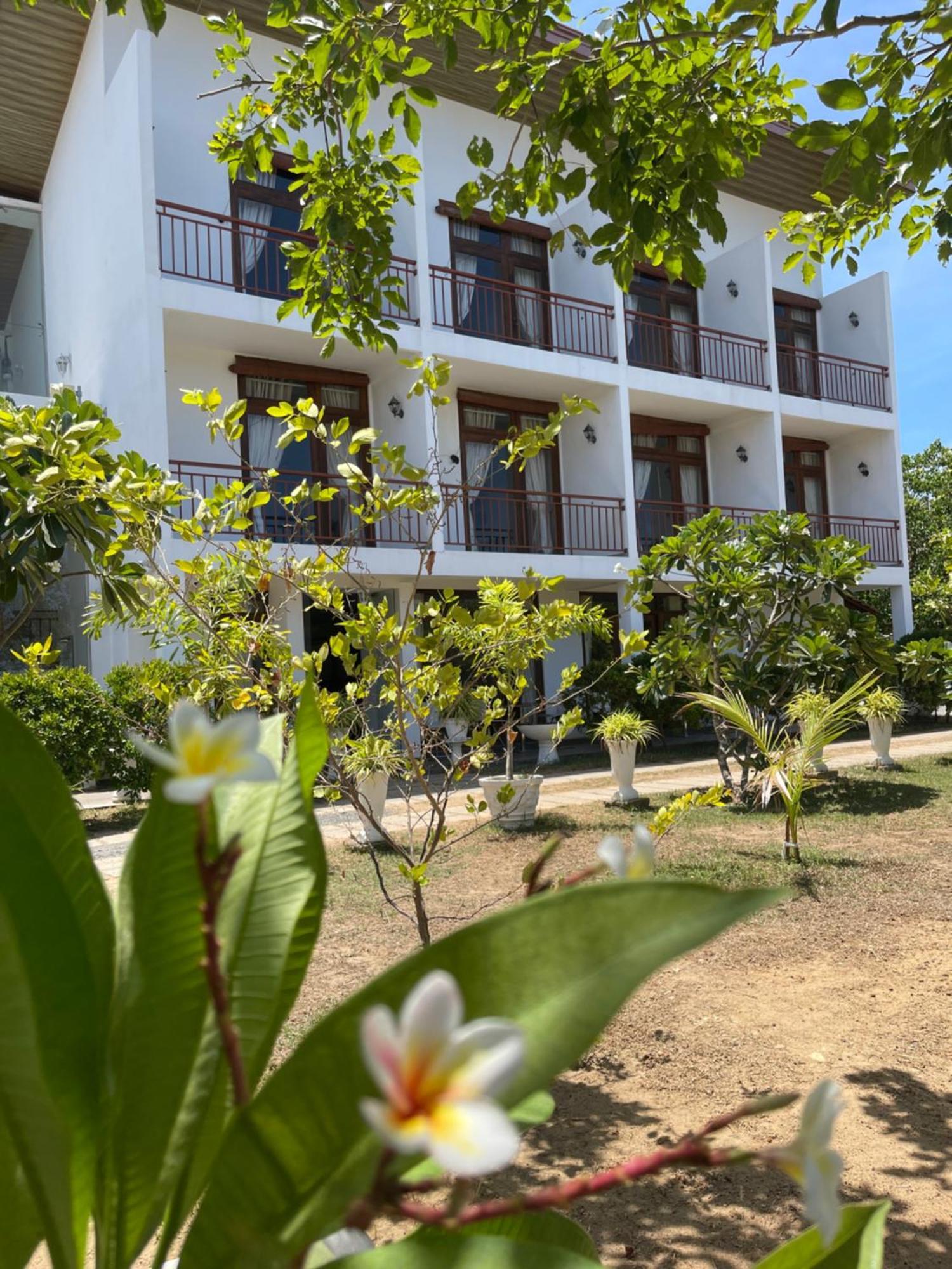 Amanda Beach Resort Passikudah Экстерьер фото